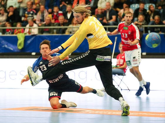 06 10 2019, Germany, Bietigheim, Handball 2 Bundesliga Men Season 2019 2020 SG BBM Bietigheim vs HSV Hamburg v l Jan Asmuth BBM , Aron Rafn Edvardsson HSV