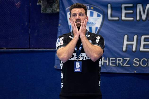 Lemgo, Germany 06 10 2019 1 Handball Bundesliga 2019 2020 TBV Lemgo Lippe vs. THW Kiel Florian Kehrmann Trainer Lemgo Lemgo North Rhine-Westphalia Germany Phoenix Contact Arena