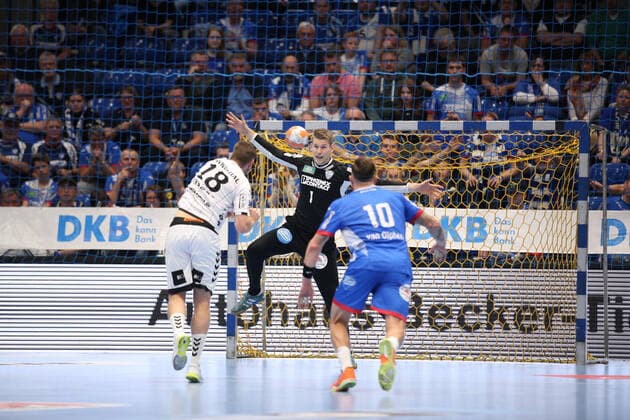 v l Niclas Ekberg THW Kiel 18 , Piotr Wyszomirski TBV Lemgo Lippe 1 , Fabian van Olphen TBV Lemgo Lippe 10 GER, Handball, 1 Bundesliga, TBV Lemgo Lippe vs. THW Kiel, 06 10 2019 Lemgo Copyright: xEIBNER JanxStrohdiekx EP_JSK