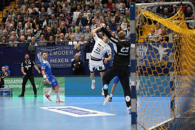 Rune Dahmke THW Kiel 23 against Peter Johannesson TBV Lemgo Lippe 25 goal GER, Handball, 1 Bundesliga, TBV Lemgo Lippe against THW Kiel, 06 10 2019 Lemgo Copyright: xEIBNER JanxStrohdiekx EP_JSK