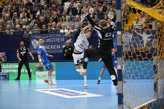 Rune Dahmke THW Kiel 23 against Peter Johannesson TBV Lemgo Lippe 25 goal GER, Handball, 1 Bundesliga, TBV Lemgo Lippe against THW Kiel, 06 10 2019 Lemgo Copyright: xEIBNER JanxStrohdiekx EP_JSK