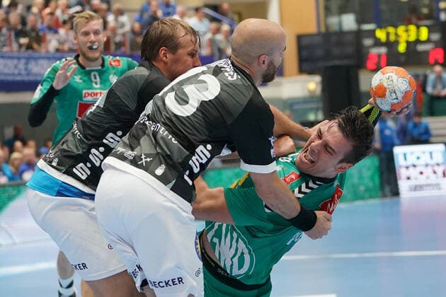 GER, 1 HBL men, Bergischer HC vs TSV GWD Minden 06 10 2019, Klingenhalle, Solingen, GER, 1 HBL men, Bergischer HC vs TSV GWD Minden, in picture shows MAGNUS GULLERUD Minden 21 , in duel against Kristian Nippes BHC 13 , nordphotox xMeuter nph00351