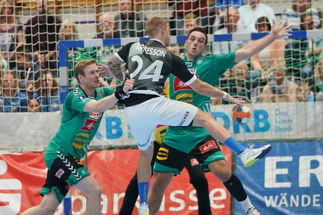 GER, 1 HBL men, Bergischer HC vs TSV GWD Minden 06 10 2019, Klingenhalle, Solingen, GER, 1 HBL men, Bergischer HC vs TSV GWD Minden, in picture shows Linus Arnesson BHC 24 , with an attack against MAGNUS GULLERUD Minden 21 , nordphotox xMeuter nph00351