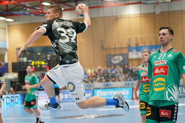 GER, 1 HBL men, Bergischer HC vs TSV GWD Minden 06 10 2019, Klingenhalle, Solingen, GER, 1 HBL men, Bergischer HC vs TSV GWD Minden, in picture shows Jeffrey Boomhouwer BHC 32 , with a goal throw nordphotox xMeuter nph00351