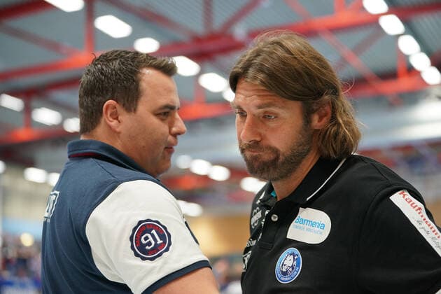 GER, 1 HBL men, Bergischer HC vs TSV GWD Minden 06 10 2019, Klingenhalle, Solingen, GER, 1 HBL men, Bergischer HC vs TSV GWD Minden, in picture shows Sebastian Hinze head coach BHC , and Thorsten Hesse press spokesman BHC relieved after the game nordphotox xMeuter nph00351
