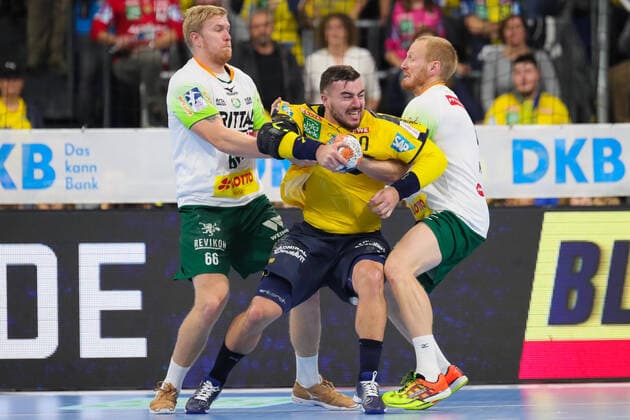 Handball Bundesliga Rhein Neckar Loewen vs HSG Wetzlar Mannheim, Germany 06 October 2019 8 Matchday of the Liqui Moly Handball Bundesliga v v li in the duel Anton Lindskog Wetzlar , Jannik Kohlbacher Loewen and Stefan Kneer Wetzlar