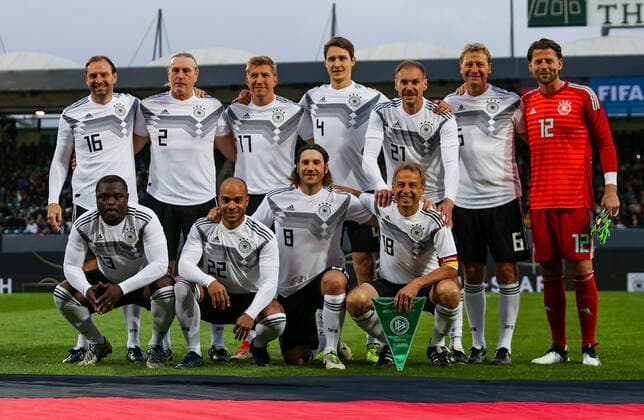 07 10 2019, xmkx, football legend game, DFB All Stars Azzurri Legends v l Team photo Germany GER DFL DFB REGULATIONS PROHIBIT ANY USE OF PHOTOGRAPHS as IMAGE SEQUENCES and or QUASI VIDEO Fuerth Bayern Deutschland DE