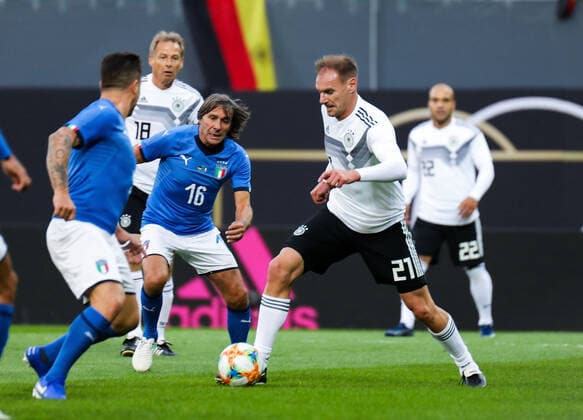 07 10 2019, xmkx, Football Legends, DFB All Stars Azzurri Legends v l Bruno Conti ITA , Alexander Zickler GER DFL DFB REGULATIONS PROHIBIT ANY USE OF PHOTOGRAPHS as IMAGE SEQUENCES and or QUASI VIDEO Fuerth Bayern Deutschland DE