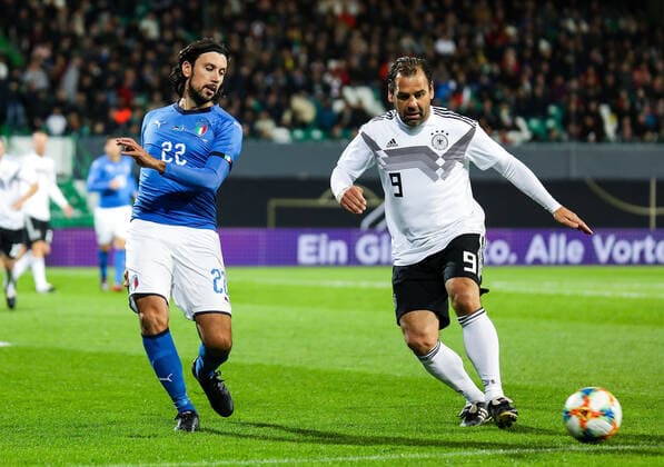 07 10 2019, xmkx, Football Legends, DFB All Stars Azzurri Legends v l Christian Zaccardo ITA , Ulf Kirsten GER DFL DFB REGULATIONS PROHIBIT ANY USE OF PHOTOGRAPHS as IMAGE SEQUENCES and or QUASI VIDEO Fuerth Bayern Deutschland DE