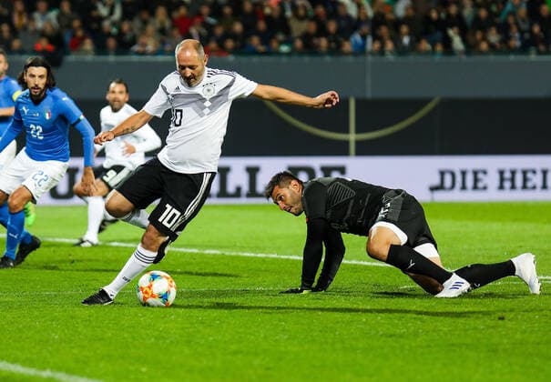 07 10 2019, xmkx, Football Legends, DFB All Stars Azzurri Legends v l Oliver Neuville GER , Marco Amelia ITA DFL DFB REGULATIONS PROHIBIT ANY USE OF PHOTOGRAPHS as IMAGE SEQUENCES and or QUASI VIDEO Fuerth Bayern Deutschland DE
