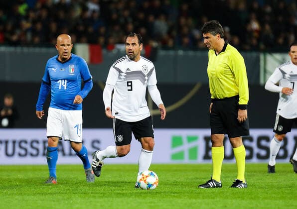 07 10 2019, xmkx, Football Legends, DFB All Stars Azzurri Legends v l Luigi Di Biagio ITA , Ulf Kirsten GER DFL DFB REGULATIONS PROHIBIT ANY USE OF PHOTOGRAPHS as IMAGE SEQUENCES and or QUASI VIDEO Fuerth Bayern Deutschland DE