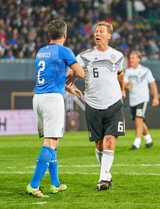 Guido BUCHWALD, DFB All Stars Nr. 6 agressive against Christian PANUCCI, ITA. 2 DFB ALL-STARS - ITALY ALL STARS 1.German Soccer League , Fürth, October 07, 2019 Season 2019 2020