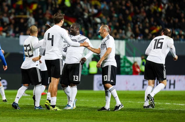 07 10 2019, xmkx, football legend game, DFB All Stars Azzurri Legends v l Jubel Deutschland GER DFL DFB REGULATIONS PROHIBIT ANY USE OF PHOTOGRAPHS as IMAGE SEQUENCES and or QUASI VIDEO Fuerth Bayern Deutschland DE