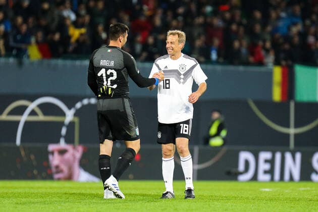 07 10 2019, xmkx, Football Legends, DFB All Stars Azzurri Legends v l Marco Amelia ITA , Juergen Klinsmann GER DFL DFB REGULATIONS PROHIBIT ANY USE OF PHOTOGRAPHS as IMAGE SEQUENCES and or QUASI VIDEO Fuerth Bayern Deutschland DE