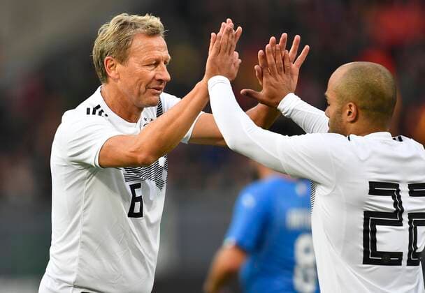07 10 2019 Soccer International Legends Game DFB All Stars Germany vg Azzurri Legends Italy Guido Buchwald Germany DFB All Stars David Odonkor Germany DFB All Stars clap their hands