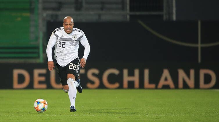 07 10 2019, DFB All Stars vs. Azzuri Legends, Sportpark Ronhof Fuerth, football, sport, David Odonkor DFB All Stars in picture