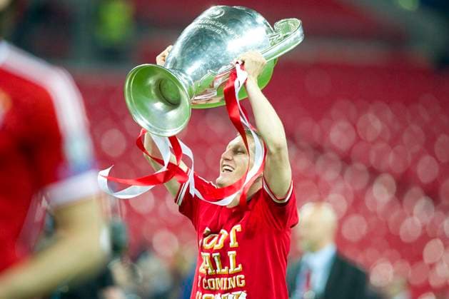 Bastian SCHWEINSTEIGER ends his career Archivfoto Bastian SCHWEINSTEIGER M cheers with trophy, Football Champions League Final 2013 Borussia Dortmund DO FC Bayern Muenchen M 1 2 Season2012 13, WEMBLEY Stadium, 25 05 2013 Â