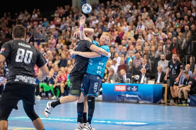 SG Flensburg Handewitt vs. HC PPD Zagreb, Handball, VELUX EHF Champions League Group Phase, Flensburg 09 10 19 Jim Gottfridsson SG Flensburg Handewitt, 24 vs. Tin Lucin HC PPD Zagreb, 07 Copyright: xBEAUTIFULxSPORTS MarioxM.xKobergx