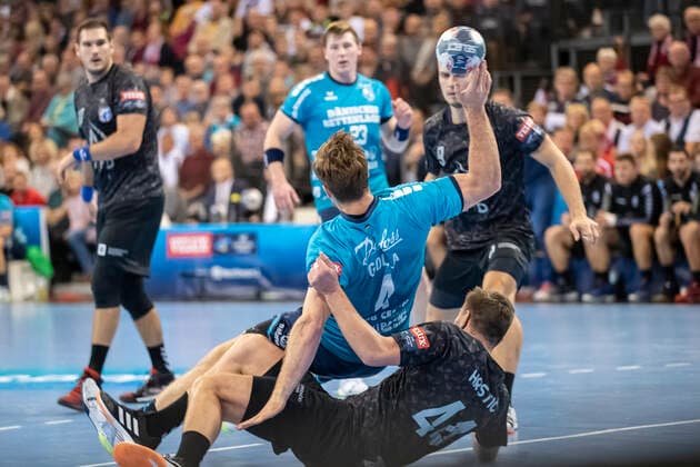 SG Flensburg Handewitt vs. HC PPD Zagreb, Handball, VELUX EHF Champions League Group Phase, Flensburg 09 10 19 Johannes Golla SG Flensburg Handewitt, 04 vs. Matej Hrstic HC PPD Zagreb, 44 Copyright: xBEAUTIFULxSPORTS MarioxM.xKobergx