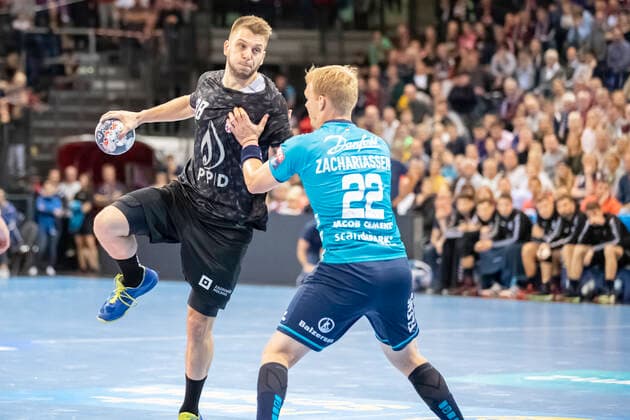 SG Flensburg Handewitt vs. HC PPD Zagreb, Handball, VELUX EHF Champions League Group Phase, Flensburg 09 10 19 Aleks Vlah HC PPD Zagreb, 88 vs. Anders Zachariassen SG Flensburg Handewitt, 22 Copyright: xBEAUTIFULxSPORTS MarioxM.xKobergx