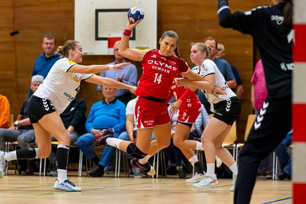 Bietigheim, Germany 09 October 2019 HBF 19 20 SG BBM Bietigheim vs 1 FSV Mainz 05 v li Carina Gangel FSV Mainz , Karolina Kudlacz Gloc Bietigheim , Franziska Fischer FSV Mainz Bietigheim Bissingen Halle am Viadukt Baden Württemberg Germany