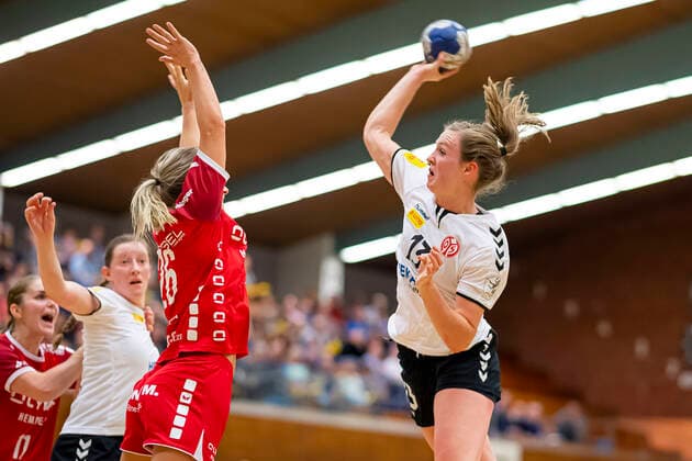 Bietigheim, Germany 09 October 2019 HBF 19 20 SG BBM Bietigheim vs 1 FSV Mainz 05 v li Angela Malestein Bietigheim , Alicia Soffel FSV Mainz Bietigheim Bissingen Halle am Viadukt Baden Württemberg Germany