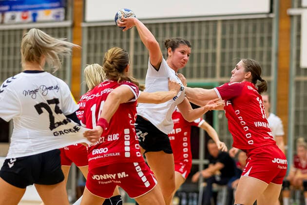 Bietigheim, Germany 09 October 2019 HBF 19 20 SG BBM Bietigheim vs 1 FSV Mainz 05 v li Denise Grossheim FSV Mainz , Karolina Kudlacz Gloc Bietigheim , Elisa Burkholder FSV Mainz , Laura van der Heijden Bietigheim Bietigheim Bissingen Halle am Viadukt Baden Württemberg Germany