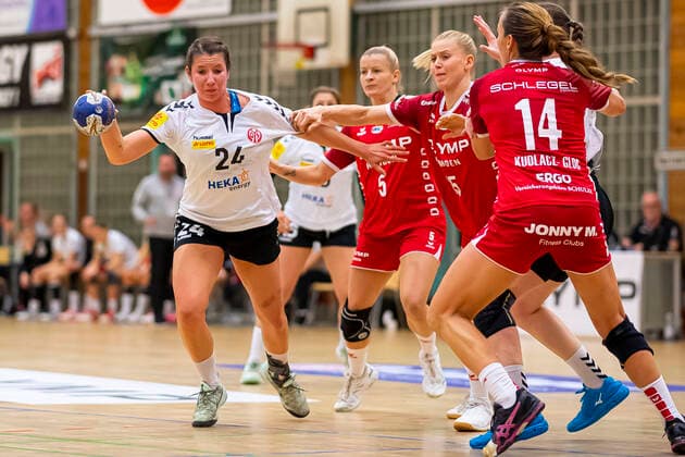Bietigheim, Germany 09 October 2019 HBF 19 20 SG BBM Bietigheim vs 1 FSV Mainz 05 v li Elisa Burkholder FSV Mainz , Kim Naidzinavicius Bietigheim , Karolina Kudlacz Gloc Bietigheim Bietigheim Bissingen Halle am Viadukt Baden Württemberg Germany
