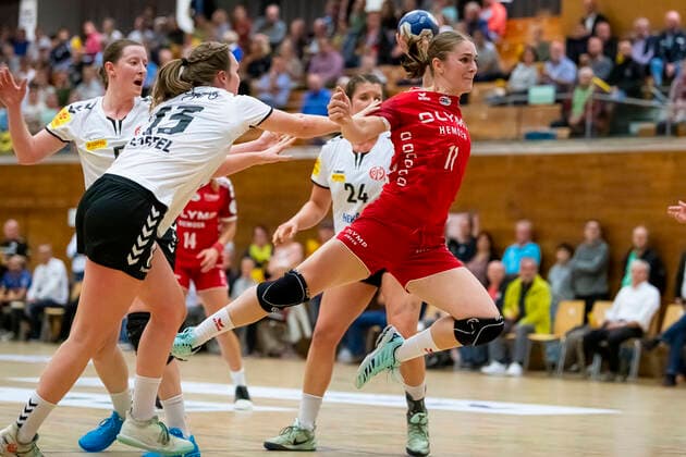 Bietigheim, Germany 09 October 2019 HBF 19 20 SG BBM Bietigheim vs 1 FSV Mainz 05 v li Alicia Soffel FSV Mainz , Laura van der Heijden Bietigheim Bietigheim Bissingen Halle am Viadukt Baden Württemberg Germany