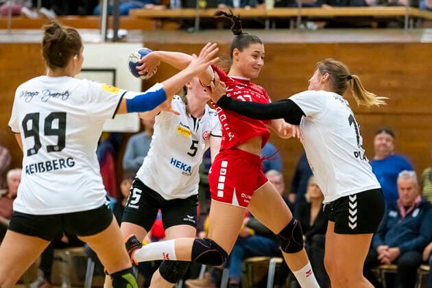 Bietigheim, Germany 09 October 2019 HBF 19 20 SG BBM Bietigheim vs 1 FSV Mainz 05 v li Nina Reissberg FSV Mainz , Daphne Gautschi Bietigheim , Larissa Platen FSV Mainz Bietigheim Bissingen Halle am Viadukt Baden Württemberg Germany
