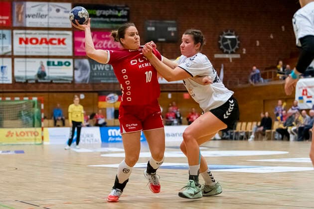 Bietigheim, Germany 09 October 2019 HBF 19 20 SG BBM Bietigheim vs 1 FSV Mainz 05 v left in the duel Anna Loerper Bietigheim and Elisa Burkholder FSV Mainz Bietigheim Bissingen Halle am Viadukt Baden Württemberg Germany