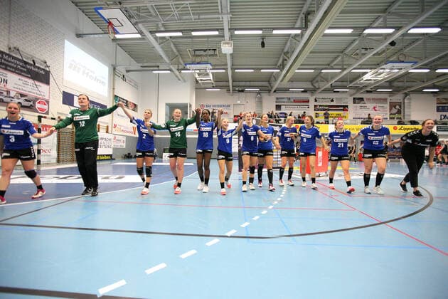 Victory celebration at HSG Blomberg Lippe GER, Handball, 1 Bundesliga Women, HSG Blomberg Lippe against TSV Bayer 04 Leverkusen, 09 10 2019 Blomberg Copyright: xEibner-Pressefotox xJanxStrohdiekx EP_JSK