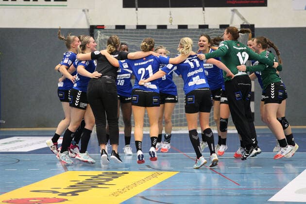 Victory celebration at HSG Blomberg Lippe GER, Handball, 1 Bundesliga Women, HSG Blomberg Lippe against TSV Bayer 04 Leverkusen, 09 10 2019 Blomberg Copyright: xEibner-Pressefotox xJanxStrohdiekx EP_JSK