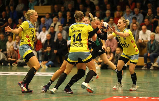 Photo Ann Kristin ROLLER Oldenburg throws against Friederike Gubernatis Handball 1 Bundesliga Women , at Wed 09 10 2019 BSV Buxtehude Oldenburg