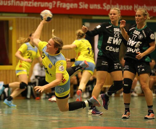 Photo goal throw by Lynn Schneider Buxtehude Handball 1 Bundesliga Women , at Wed 09 10 2019 BSV Buxtehude Oldenburg