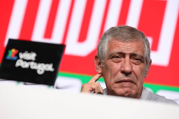 10 10 2019 Lisboa, Portugal, Press conference of Portugal before the group match against Luxembourg in qualifying for UEFA EURO 2020 emspor, emonline, despor, v l , Portugal s head coach, coach Fernando Santos Portugal , thoughtful, pensive photo Joaquim Ferreira Copyright: JoaquimxFerreira
