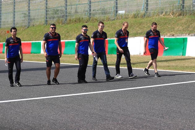 10th October 2019; Suzuka Circuit, Suzuka City, Japan; Formula One Japanese Grand Prix, Arrivals day; Scuderia Toro Rosso, Daniil Kvyat walks the track with his team - Editorial Use  ActionPlus12175964 LeannexBoon