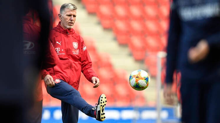 Czech coach Jaroslav Silhavy attends the training prior to the football Euro 2020 qualifier group A match Czech Republic vs England in Prague, Czech Republic, October 10, 2019. (CTKxPhoto MichalxKamaryt) CTKPhotoP201910100882001  kmt 4