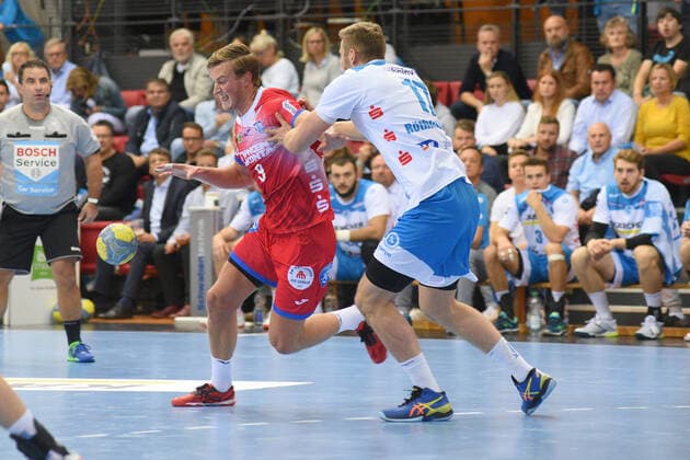 Jonathan Carlsbogard TVB Lemgo Lippe 9 versus Samuel Roethlisberger TVB 1898 Stuttgart 17 Handball, Men, DKB , LIQUI MOLY Handball Bundesliga, 10 10 2019, Photo TBaur Eibner TVB 1898 Stuttgart vs. TBV Lemgo Lippe Stuttgart Copyright: xEIBNER TobiasxBaurx EP_TBR