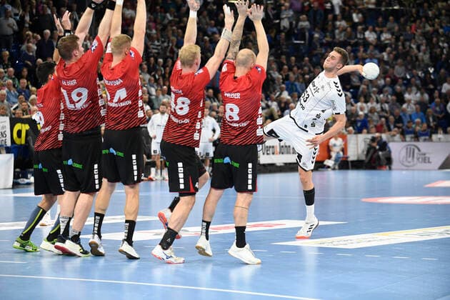 Nikola Bilyk THW Kiel throws past, Handball Bundesliga, Liqui Moly HBL, Men, 9 Matchday, THW Kiel vs HSG Nordhorn Lingen, 10 10 19 Kiel Sparkassen Arena Schleswig Holstein Germany