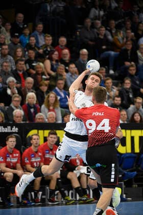 Nikola Bilyk THW Kiel vs. Georg Pöhle HSG Nordhorn Lingen , Handball Bundesliga, Liqui Moly HBL, Men, 9 Matchday, THW Kiel vs. HSG Nordhorn Lingen, 10 10 19 Kiel Sparkassen Arena Schleswig Holstein Germany