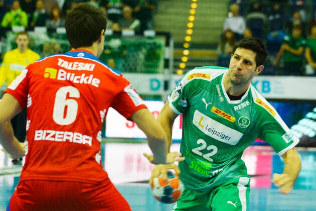 LIQUI MOLY Handball Bundesliga 2019 2020, 9 Matchday, SC DHfK Leipzig vs. HBW Balingen Weilstetten 10 10 2019 Marko Mamic Rueckraumspieler DHfK Leipzig, back number 22 re vs. Filip Taleski Rueckraumspieler Balingen Weilstetten, back number li in Handball Bundesliga Spiel Leipzig vs. Balingen Weilstetten Leipzig Sachsen Deutschland Arena Leipzig