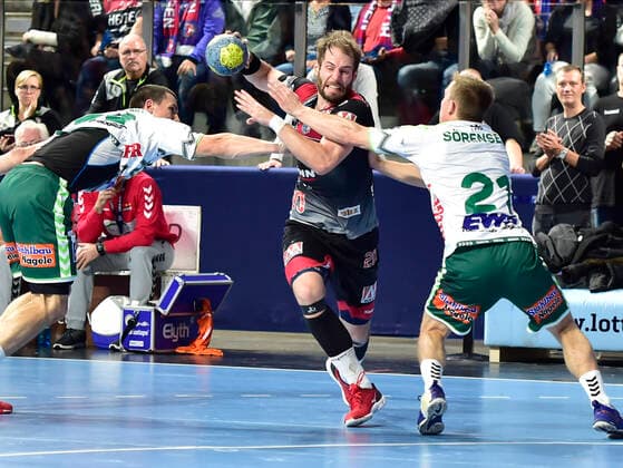 10 10 2019 Handball 1 Bundesliga DKB HBL Season 2019 2020 08 Matchday HC Erlangen Nuremberg Metropolitan Region HCE FA Göppingen OGo Nico Büdel 20, HC Erlangen Tim Sörensen 21, Frisch Auf Göppingen