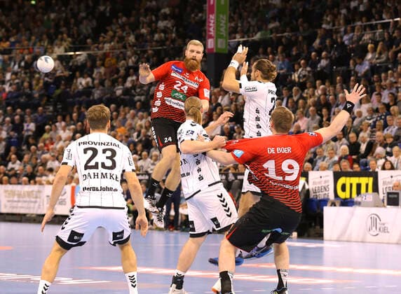 Photo Goal throw Anton Prakapenia Nordhorn against Pavel Horak Kiel THW Handball Men 1 Bundesliga am Do 10 10 2019 THW Kiel HSG Nordhorn Lingen