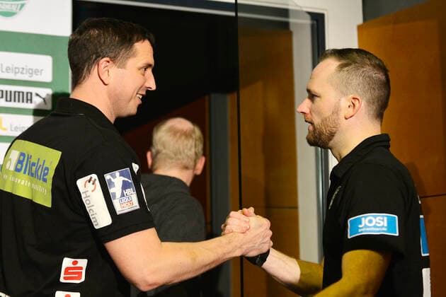 LIQUI MOLY Handball Bundesliga 2019 2020, 9 matchday, SC DHfK Leipzig vs. HBW Balingen Weilstetten 10 10 2019 Shake hands between Jens Buerkle coach Balingen Weilstetten li and Andre Haber coach SC DHfK Leipzig re after the Handball Bundesliga match Leipzig vs. Balingen Weilstetten Leipzig Sachsen Deutschland Arena Leipzig