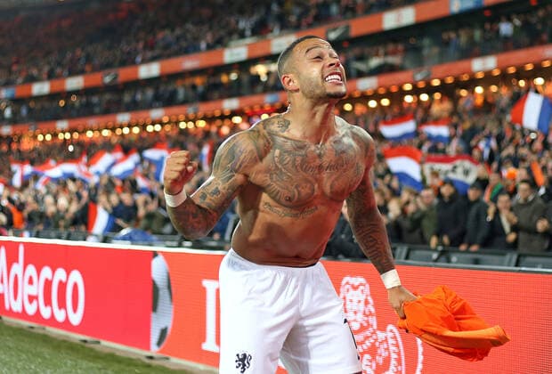 Bilder des Jahres 2019, Sport 10 Oktober Sport Themen der Woche KW41 Sport Bilder des Tages 10.10.2019, Fussball, Länderspiel, EM Qualifikation, Gruppe C, 7. Spieltag, Niederlande - Nordirland, im Stadion De Kuip Rotterdam. Jubel Torschütze Memphis Depay (Niederlande) zum Tor zum 3:1 *** 10 10 2019, football, international, European Championship qualification, Group C, 7 matchday, Netherlands Northern Ireland, in the stadium De Kuip Rotterdam cheering goal scorer Memphis Depay Netherlands to the goal of 3 1