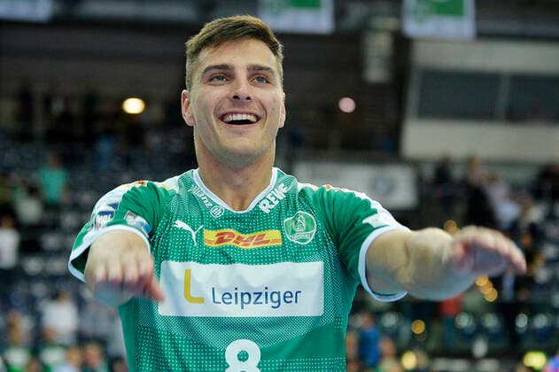 LIQUI MOLY Handball Bundesliga 2019 2020, 9 matchday, SC DHfK Leipzig vs. HBW Balingen Weilstetten 10 10 2019 Lucas Krzikalla Outside player DHfK Leipzig, back number 8 cheers after the Handball Bundesliga match Leipzig vs. Balingen Weilstetten in front of the fans and raises his arms Leipzig Sachsen Deutschland Arena Leipzig