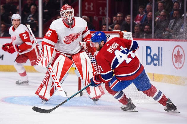 NHL, Montreal Canadiens - Detroit Red Wings MONTREAL, QC - OCTOBER 10: Detroit Red Wings goalie Jonathan Bernier (45) tracks the play on his left during the Detroit Red Wings versus the Montreal Canadiens game on October 10, 2019, at Bell Centre in Montreal, QC (Photo by David Kirouac Icon Sportswire) NHL, Eishockey Herren, USA OCT 10 Red Wings at Canadiens Icon191010007