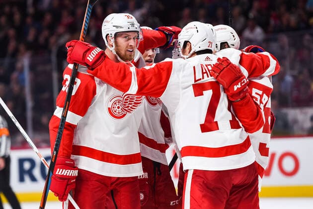 NHL, Montreal Canadiens - Detroit Red Wings MONTREAL, QC - OCTOBER 10: Detroit Red Wings right wing Anthony Mantha (39) celebrates his goal with his teammates during the Detroit Red Wings versus the Montreal Canadiens game on October 10, 2019, at Bell Centre in Montreal, QC (Photo by David Kirouac Icon Sportswire) NHL, Eishockey Herren, USA OCT 10 Red Wings at Canadiens Icon191010027