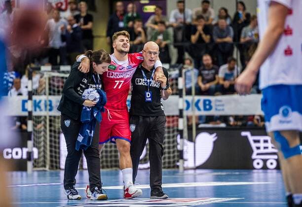 Injured Baijens, Dani TBV Lemgo 77 at match in Handball Bundesliga, TVB 1898 Stuttgart TBV Lemgo Lippe Stuttgart 10 10 19 Handball 9 Matchday , Stuttgart Baden Wuerttemberg Germany
